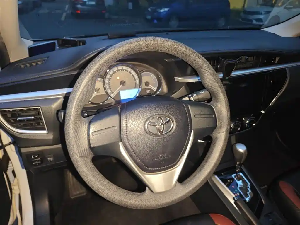 Toyota Corolla 2017 Facelift 1.6L S-CVT GL фото 3