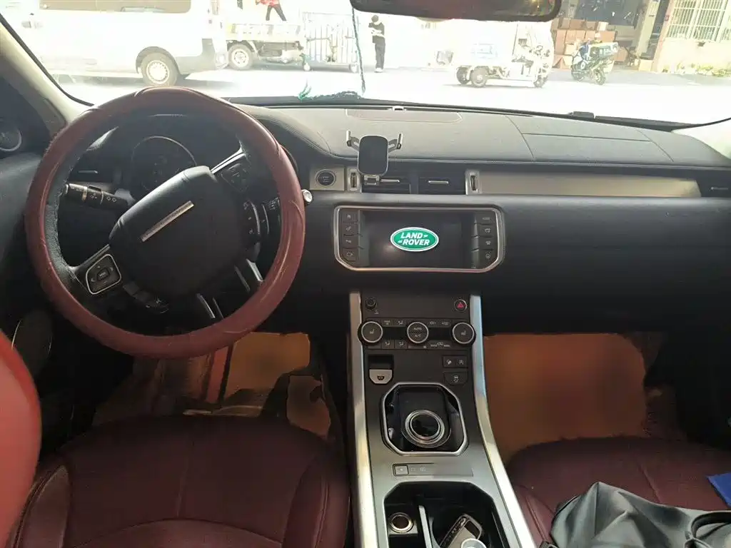 Land Rover Range Rover Evoque 2017 2.0T British Style Edition фото 13
