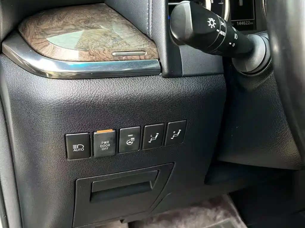 Фото 20 - Toyota Vellfire