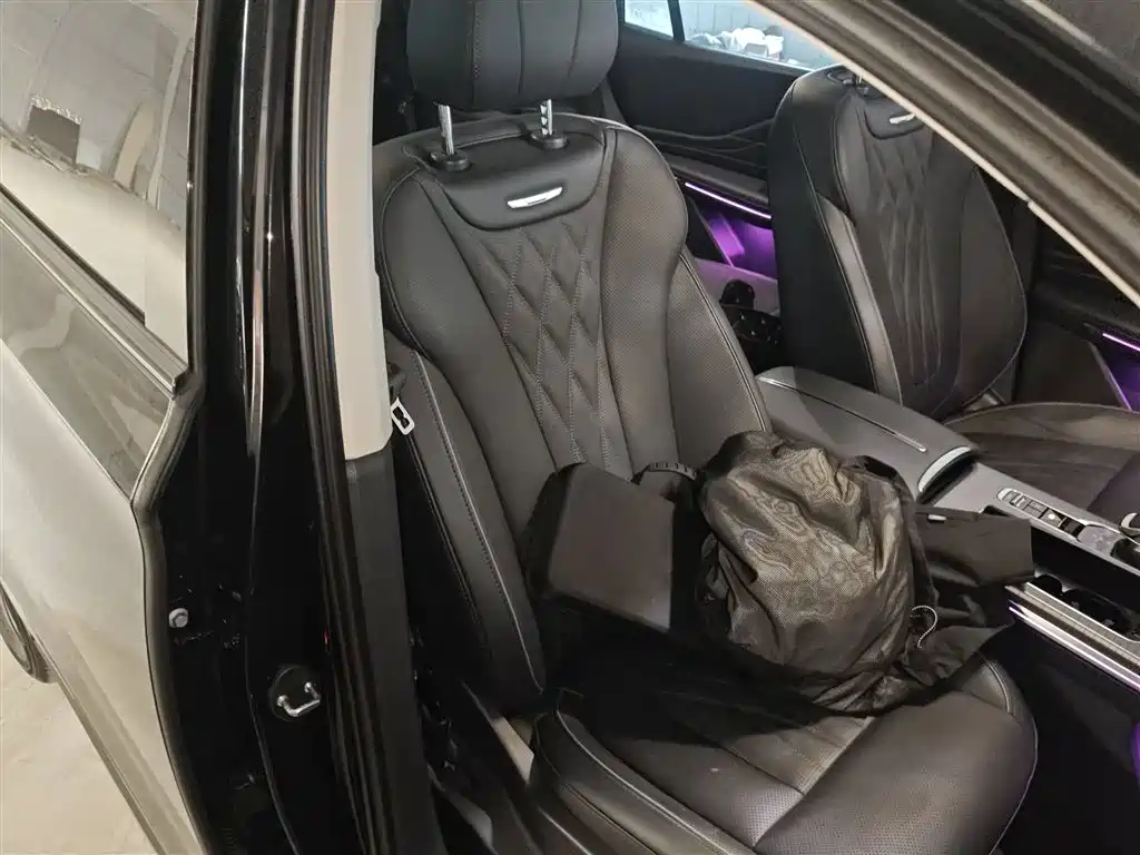 Hongqi HS7 PHEV 2024 2.0T PHEV 4WD Flagship Edition 6-seater фото 20