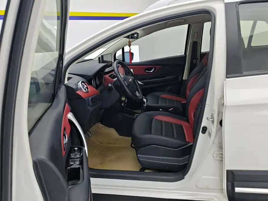 Haval H1 2015 2015 1.5L AMT Urban
