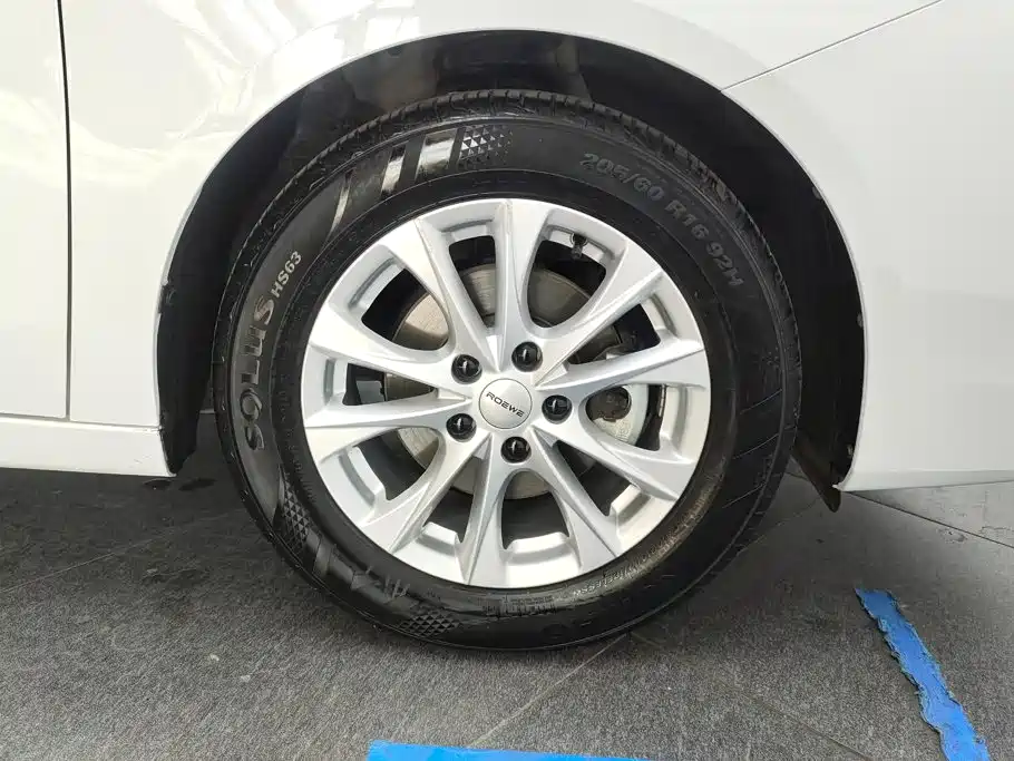 Фото 6 - Roewe i5