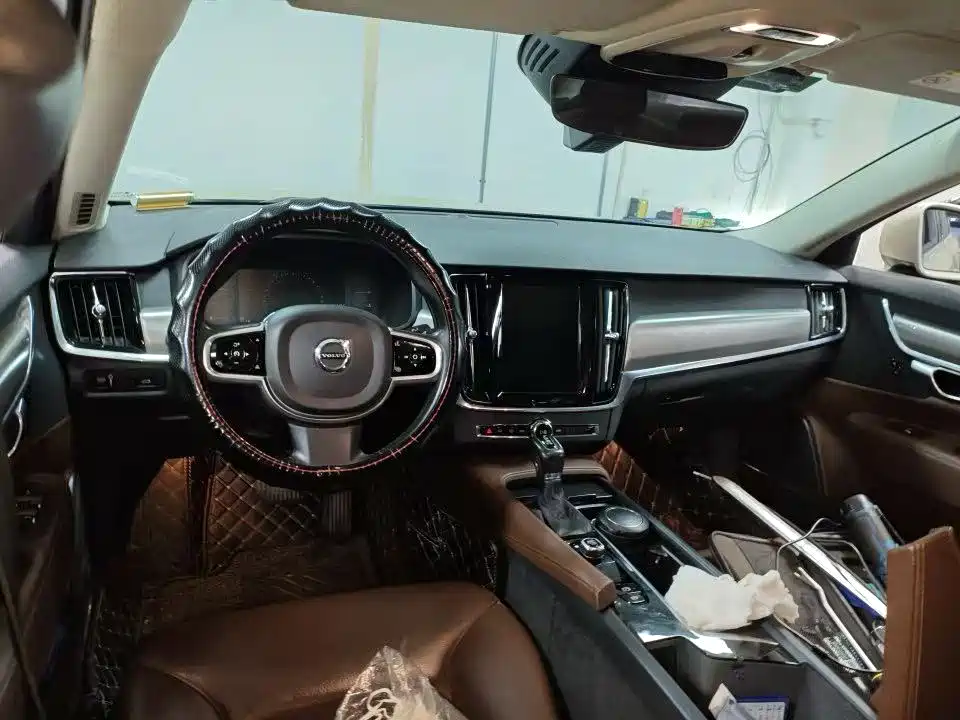 Фото 4 - Volvo S90