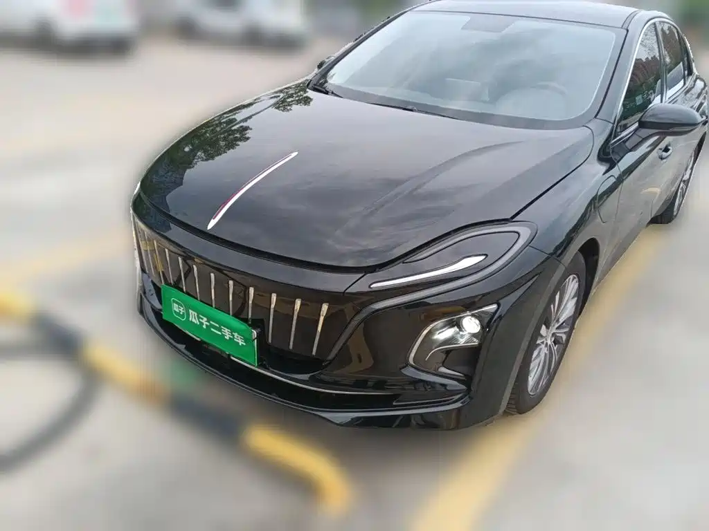 Hongqi E-QM5 2024