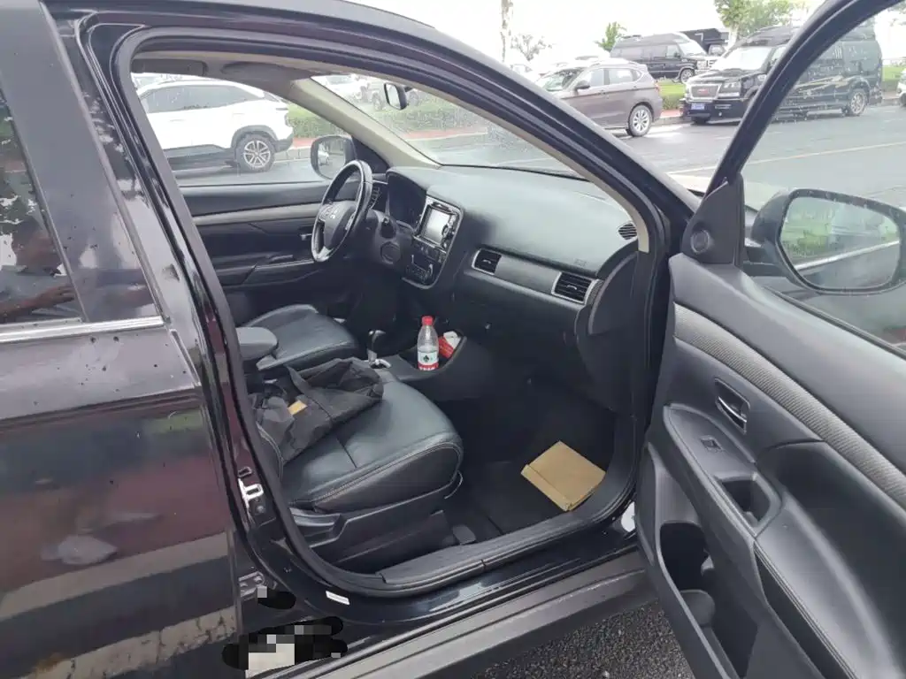 Mitsubishi Outlander (Import) 2014 2014 2.4L 4WD Luxury Value Edition 7-seater