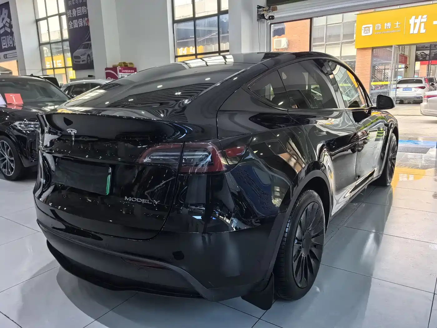 TESLA MODEL Y