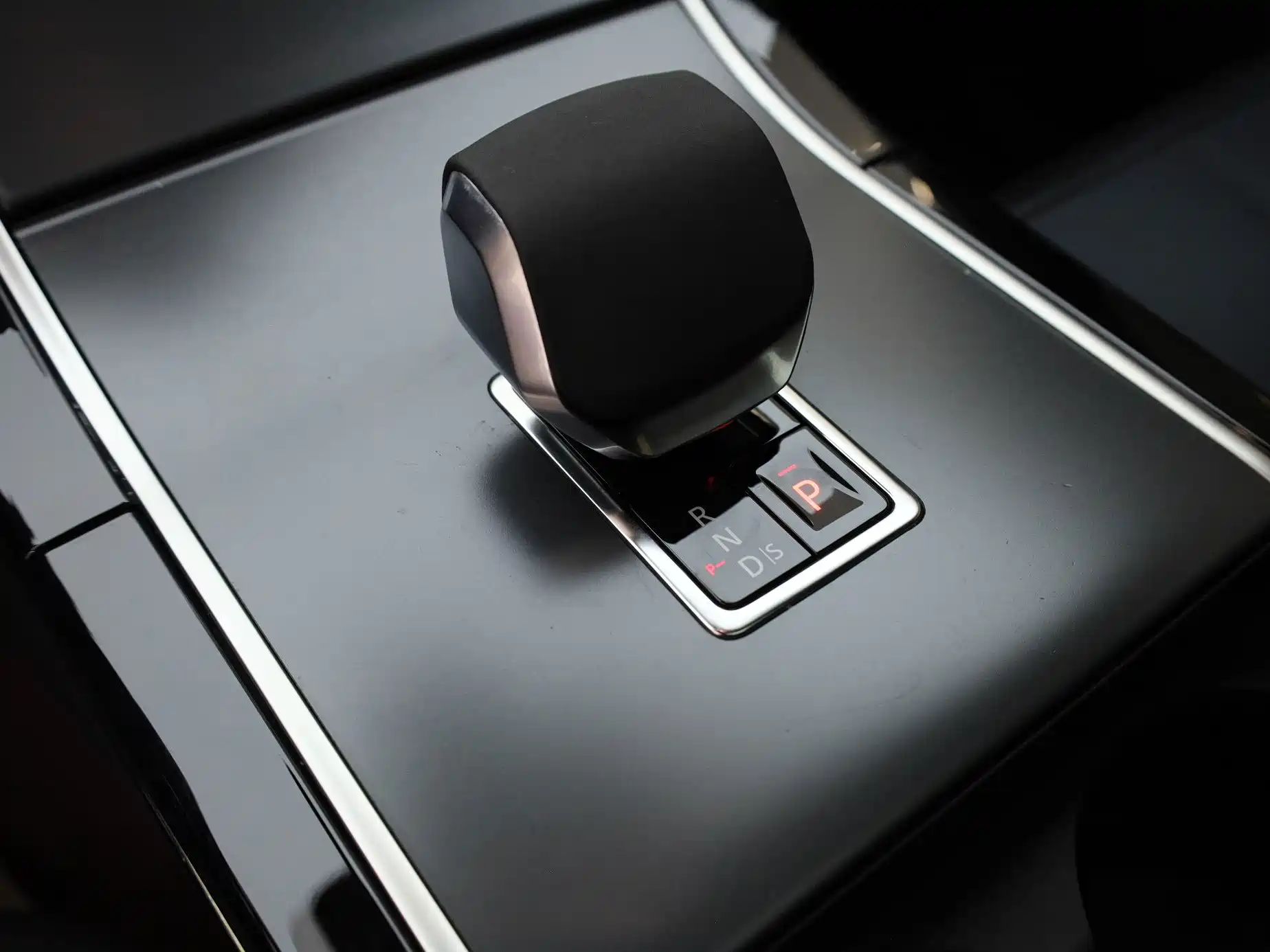 Фото 16 - Land Rover Range Rover Velar