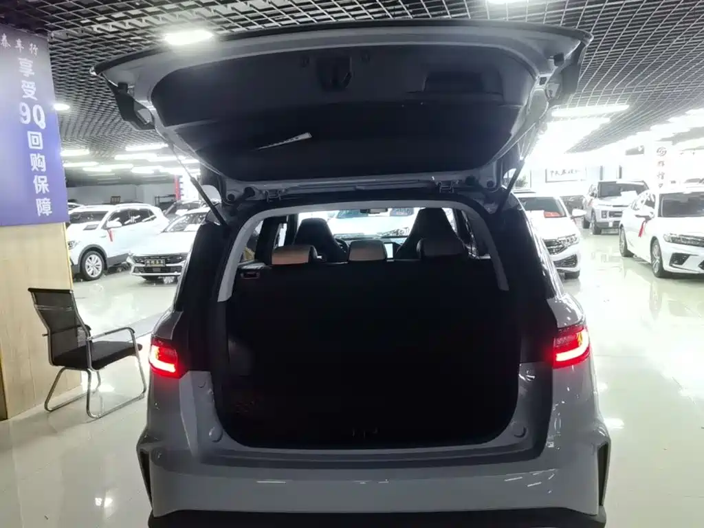 Фото 19 - Geely Haoyue PRO