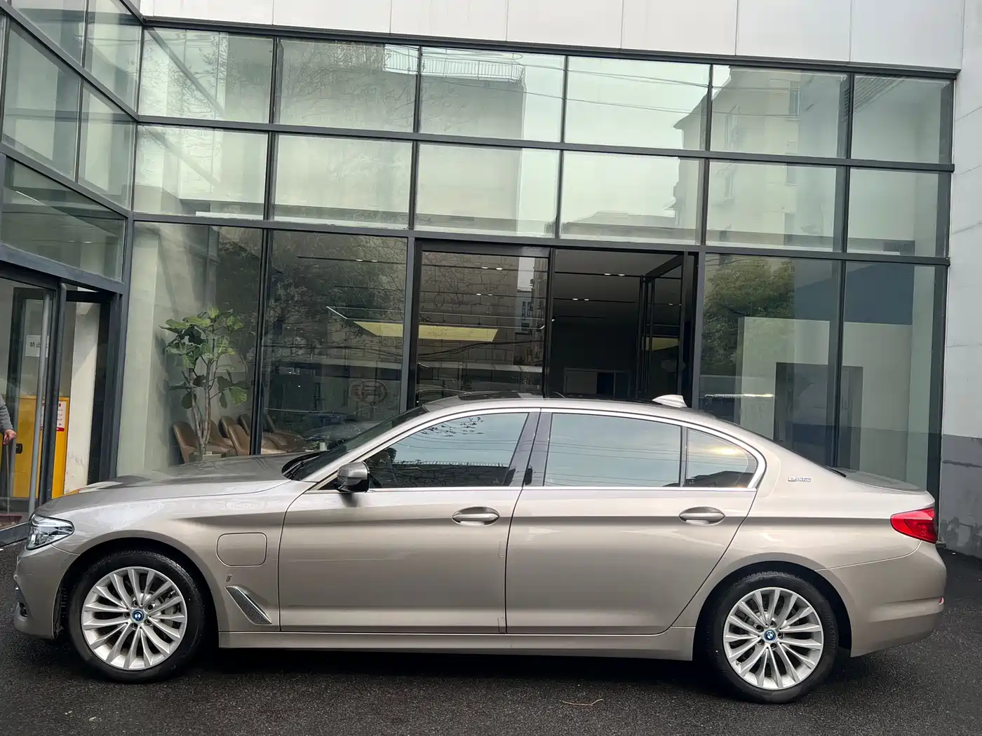 BMW 5 SERIES NEW ENERGY