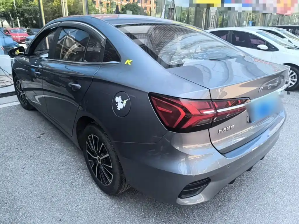 Фото 5 - Roewe i5