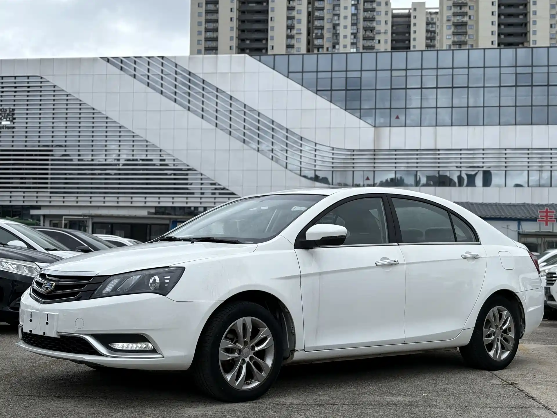 Photo 1 - Geely Emgrand