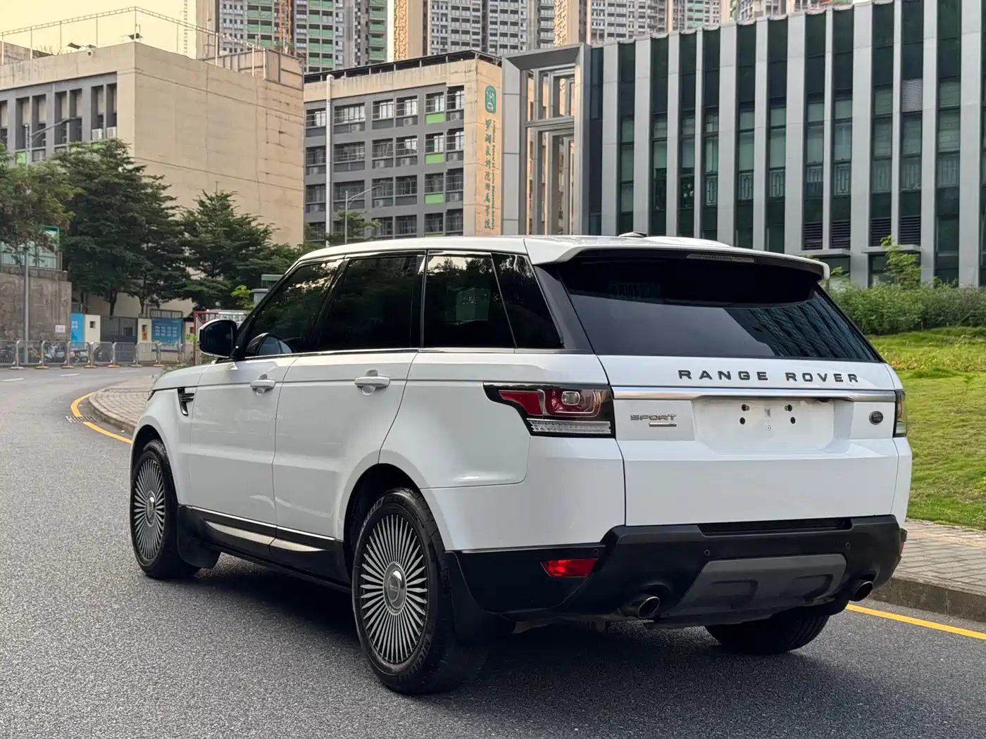Land Rover Range Rover Sport 2014 3.0 SC V6 HSE фото 17