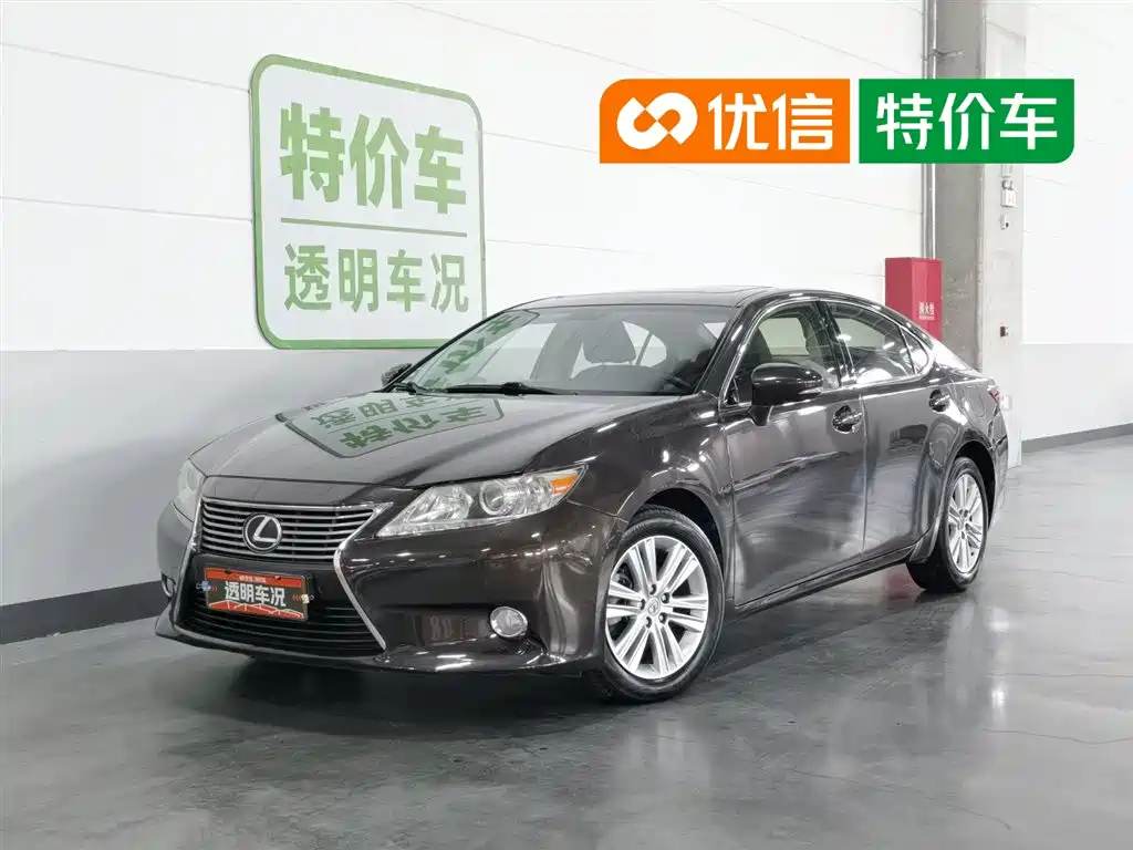 Фото 1 - Lexus ES