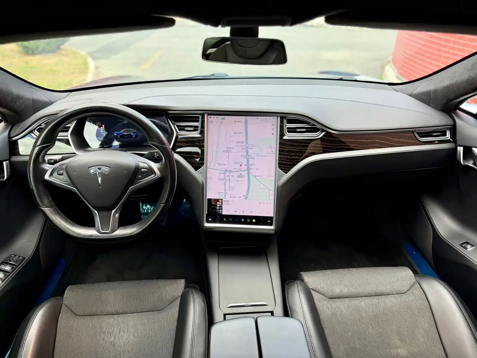 Photo 15 - Tesla Model S