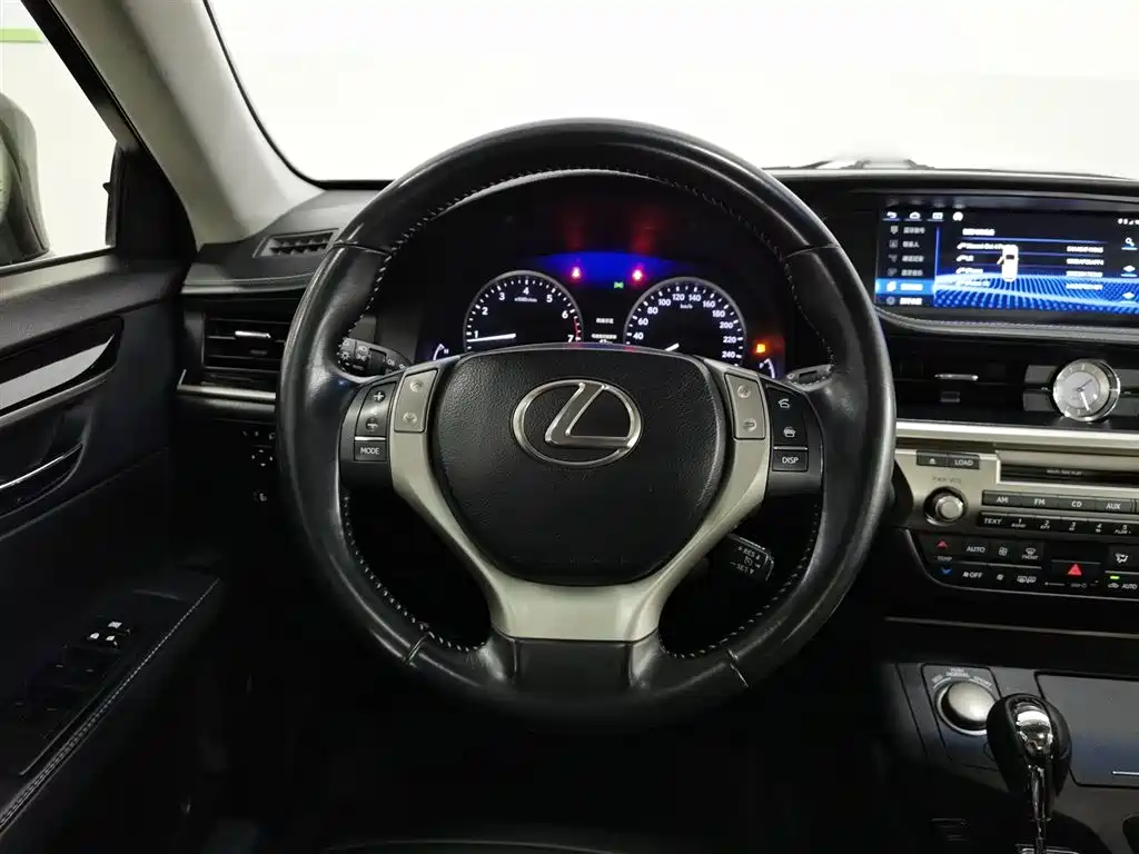 Фото 11 - Lexus ES