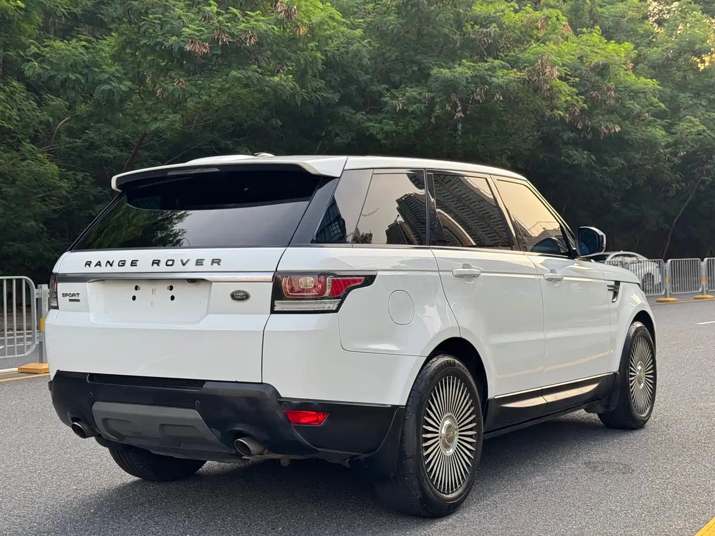 Land Rover Range Rover Sport 2014 3.0 SC V6 HSE фото 15