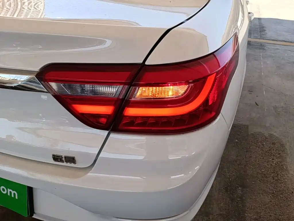 Фото 8 - Geely Vision