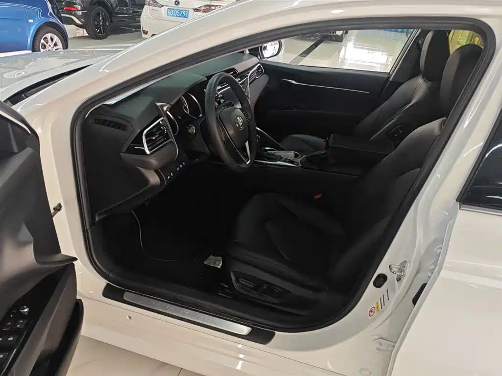 Toyota Camry 2018 2.5G Luxury Edition фото 15
