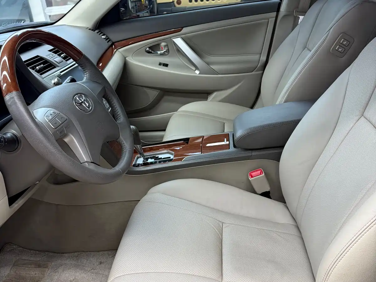 Toyota Camry 2013 200G Classic Luxury Edition фото 4