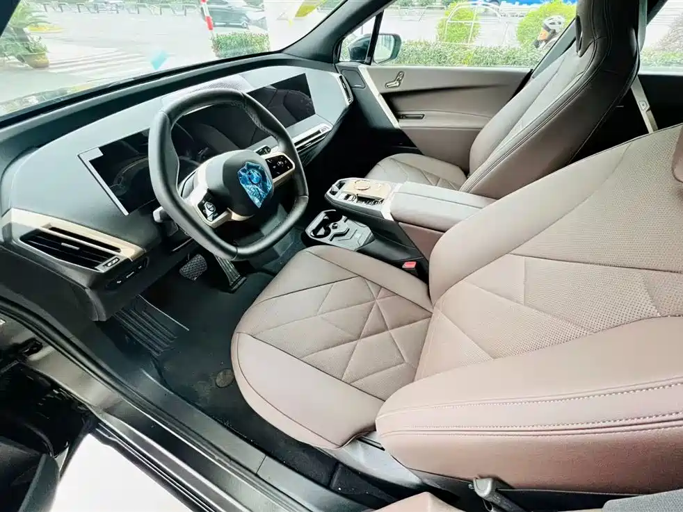 BMW iX 2023 Facelift xDrive40 фото 15