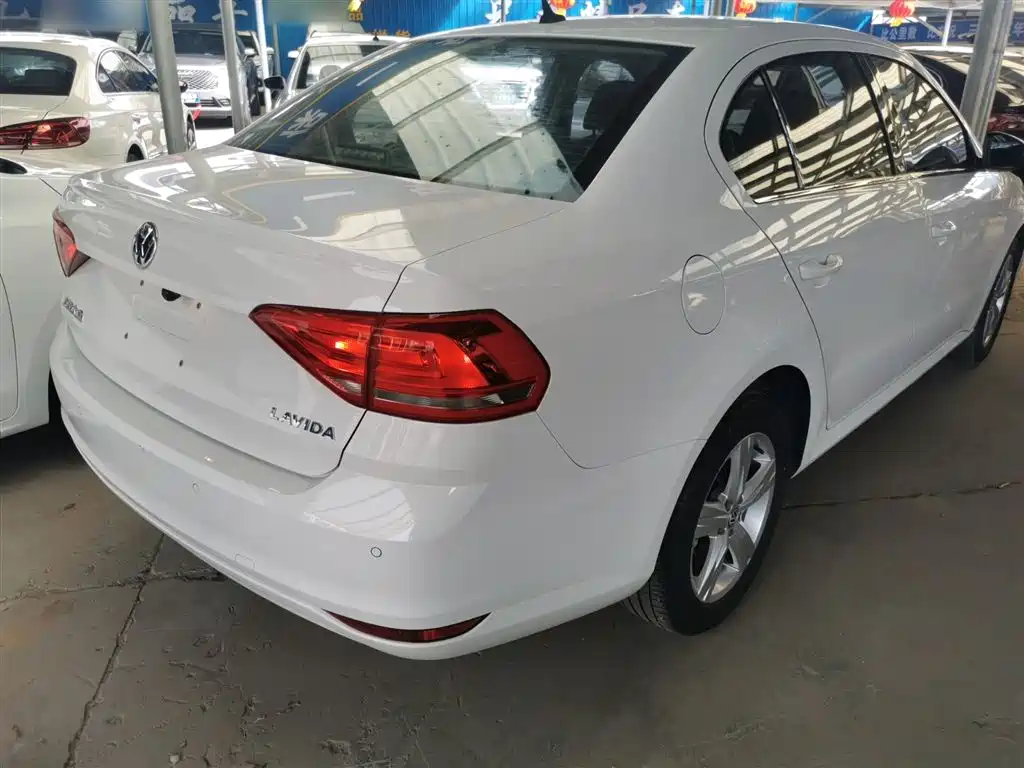 Volkswagen Lavida 2017 1.6L Manual Trend Edition фото 5