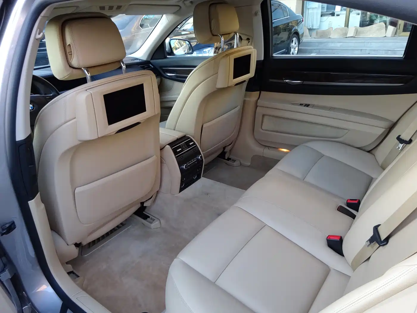BMW 7 Series 2011 730Li Elegance фото 16