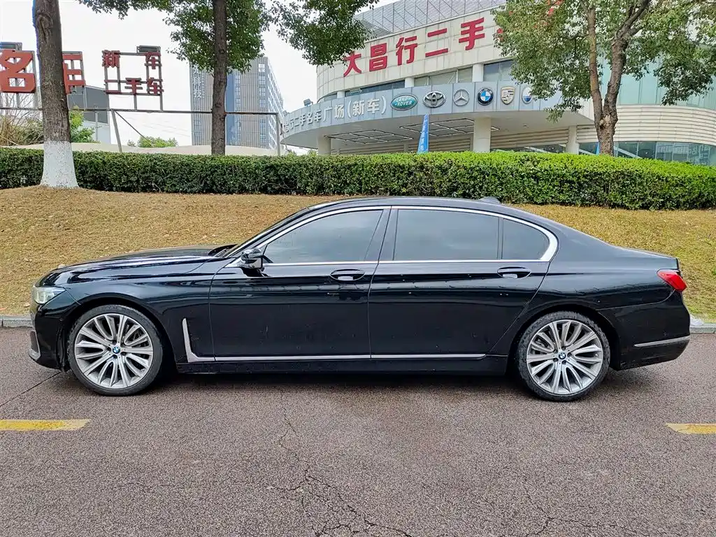 BMW 7 Series 2019 740Li Leading Luxury Package фото 3