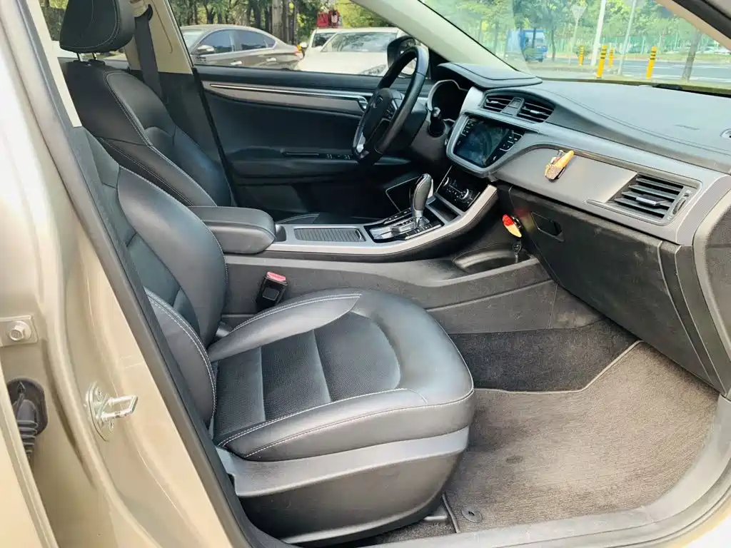 Photo 4 - Geely Emgrand GL