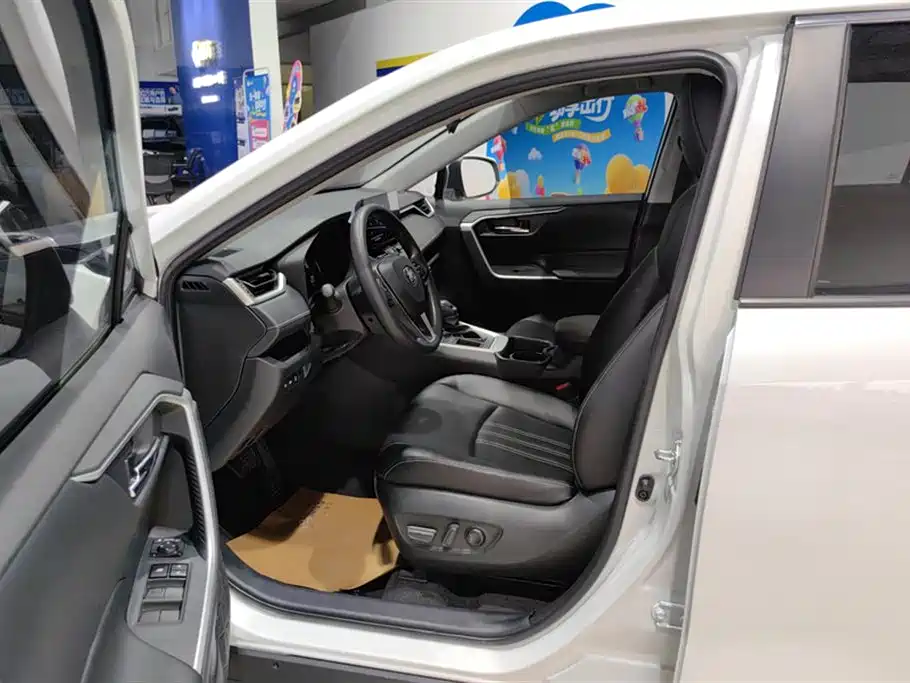 Toyota RAV4 Rongfang 2023 2.0L CVT 2WD Fashion Edition фото 9