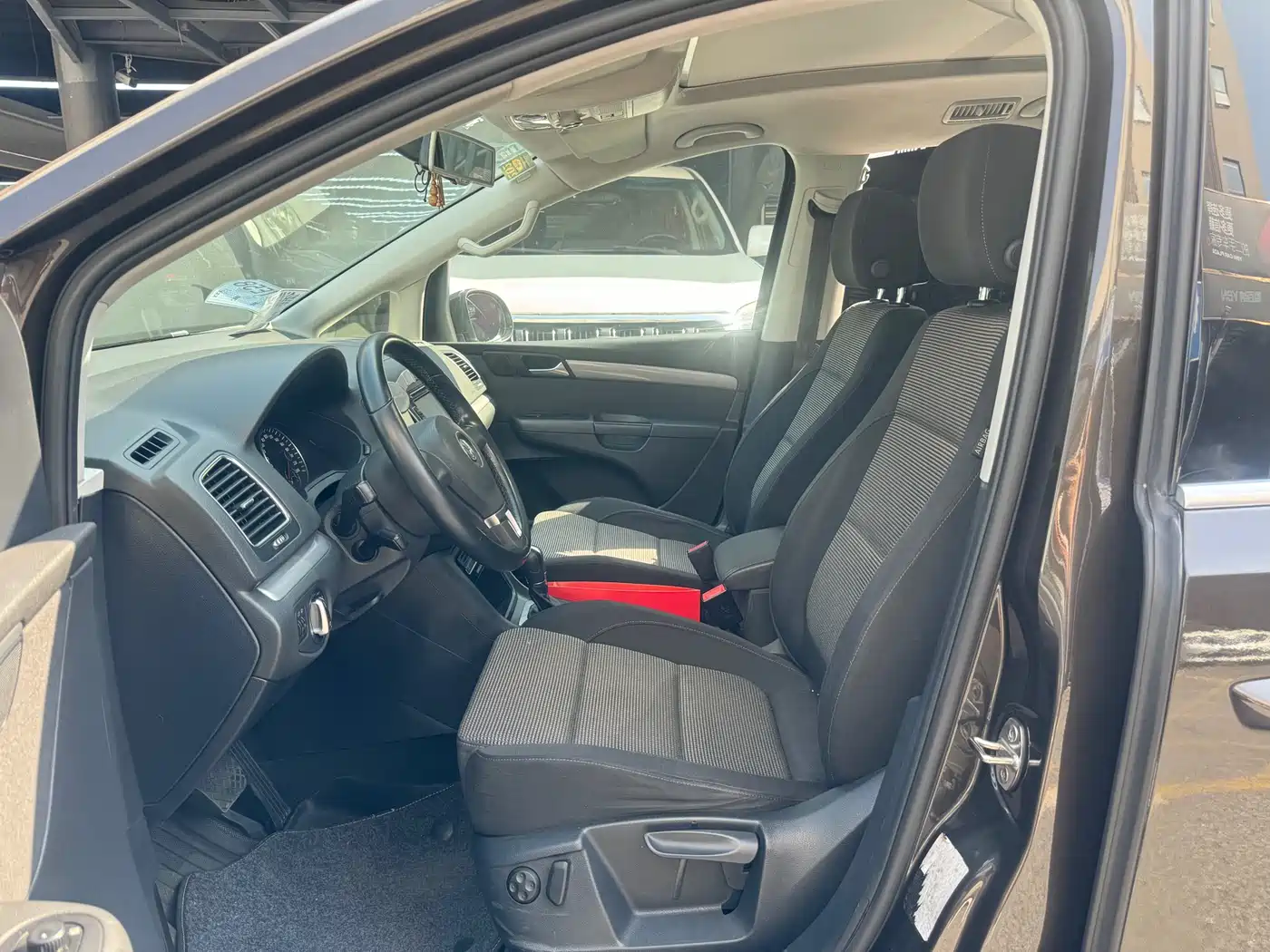 Volkswagen Sharan 2014 2.0TSI Comfort фото 7