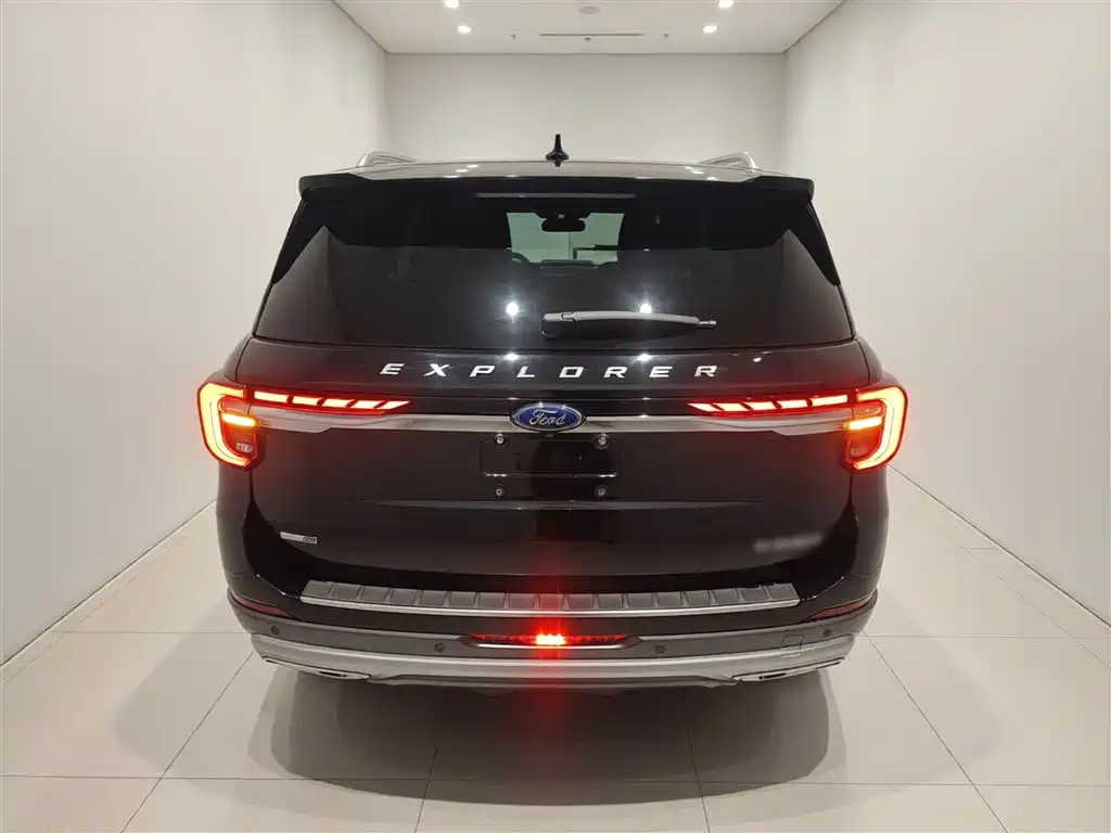 Фото 6 - Ford Explorer