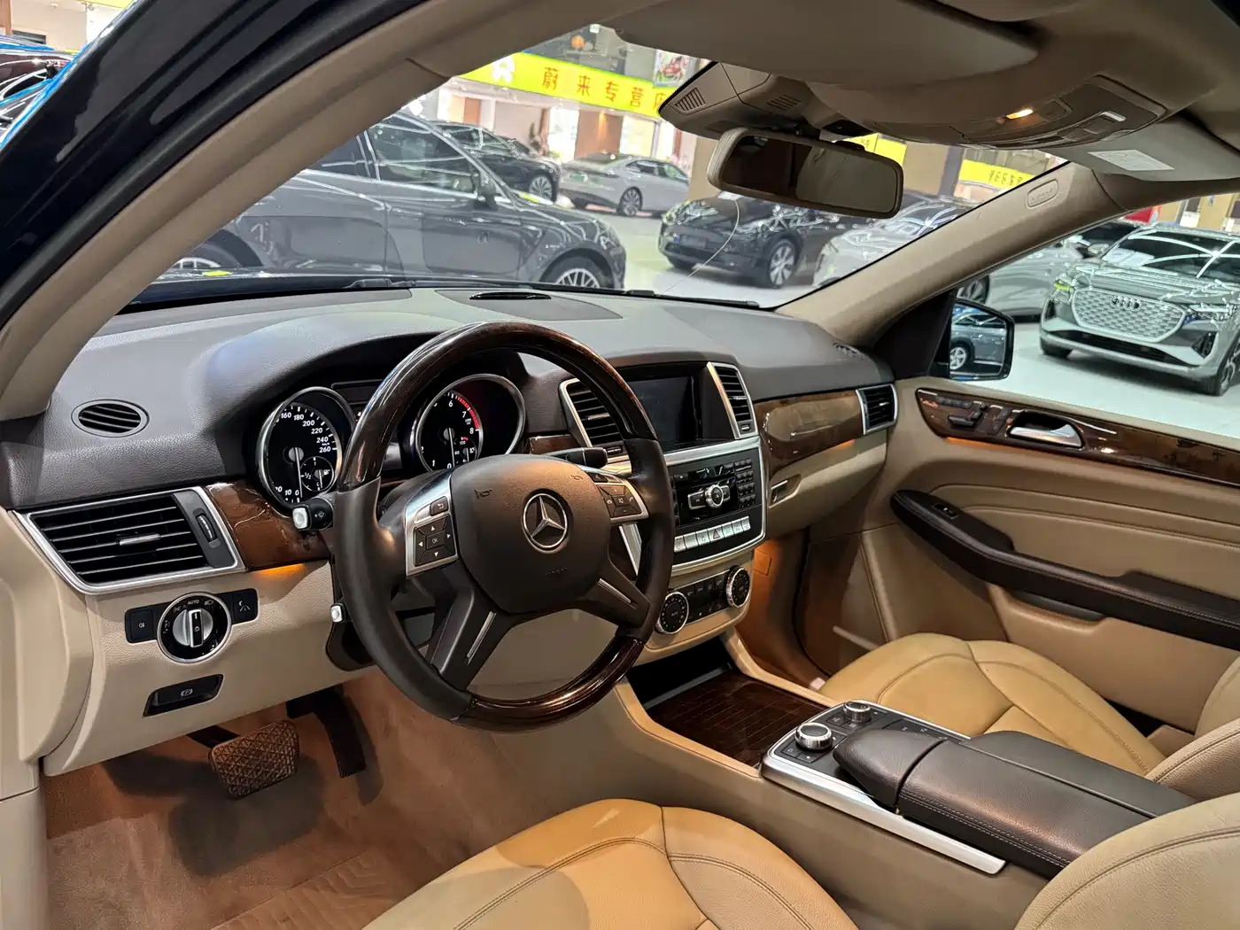 Mercedes-Benz M-Class 2014 ML 400 4MATIC Luxury фото 5