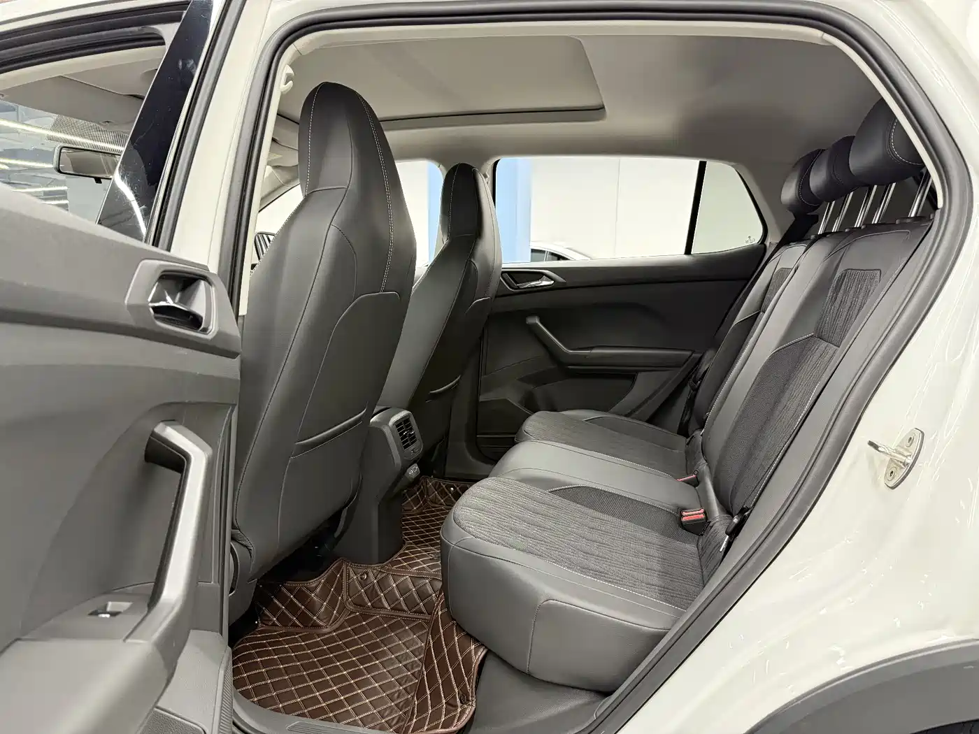 Volkswagen T-Cross 2022 280TSI DSG Luxury Edition фото 13