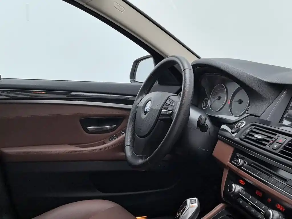 Фото 22 - BMW 5 Series (Import)