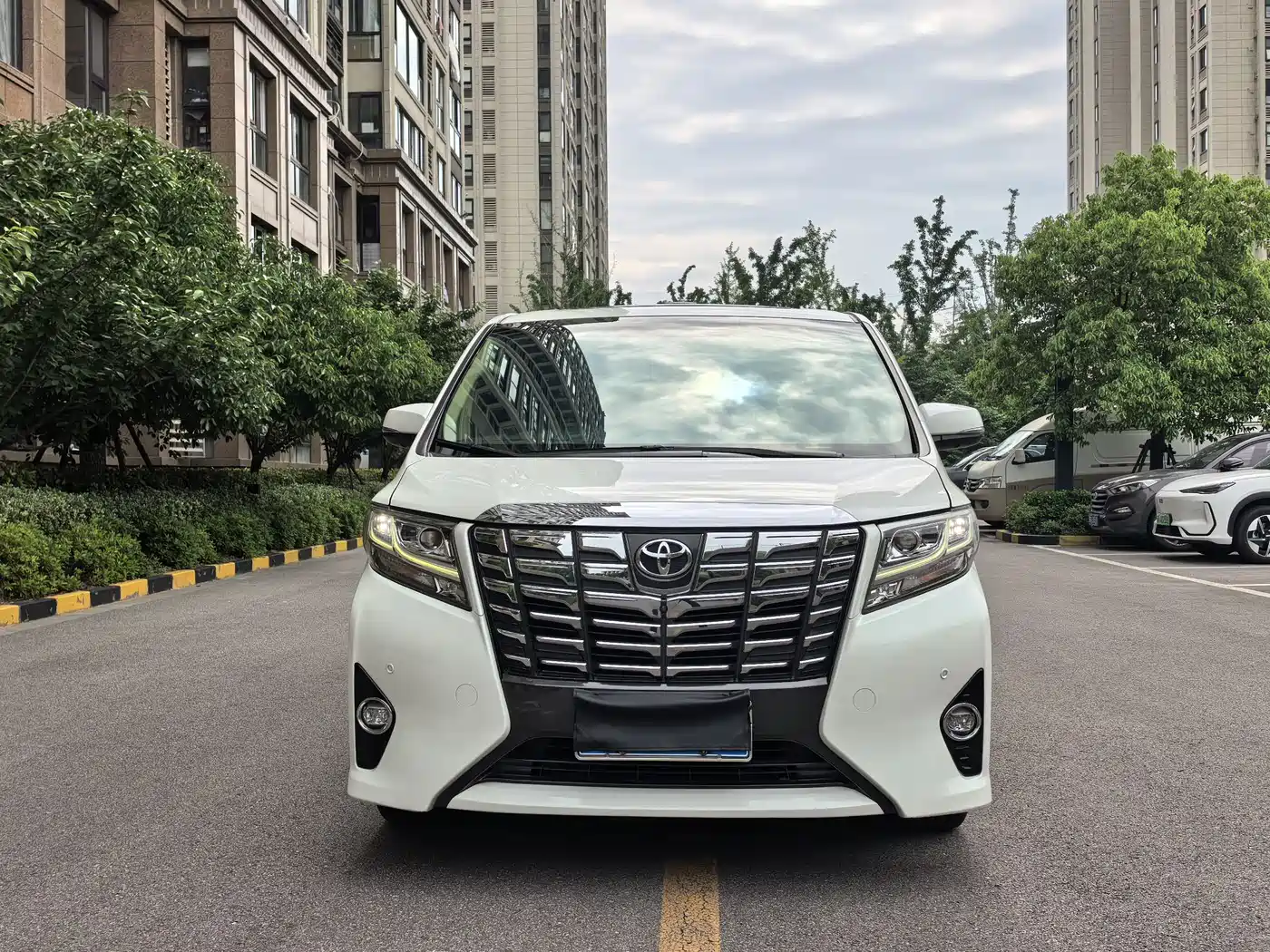 Toyota Alphard 2015 3.5L Luxury Edition фото 2