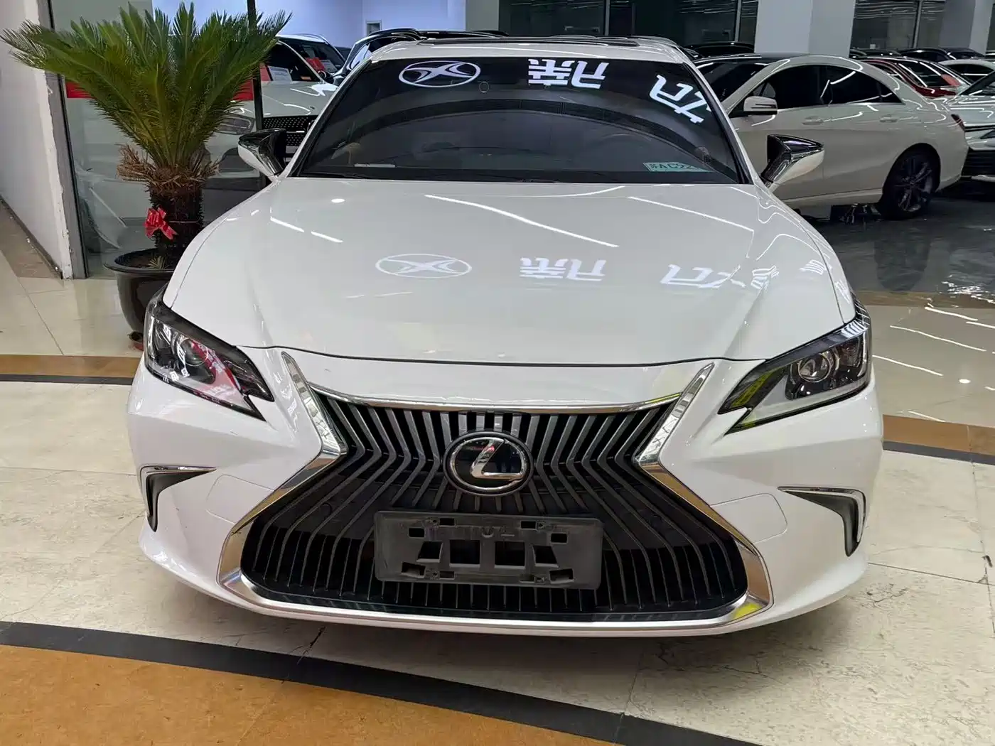 Lexus ES 2021 200 Excellence Edition фото 2