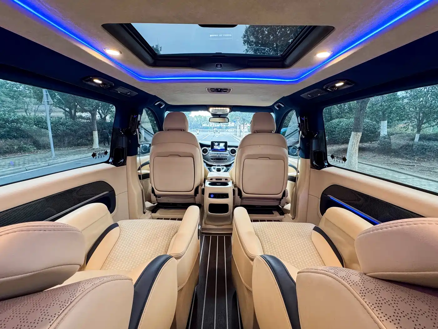 Mercedes-Benz V-Class 2018 V 260 L Premium Long Wheelbase Edition China VI фото 14