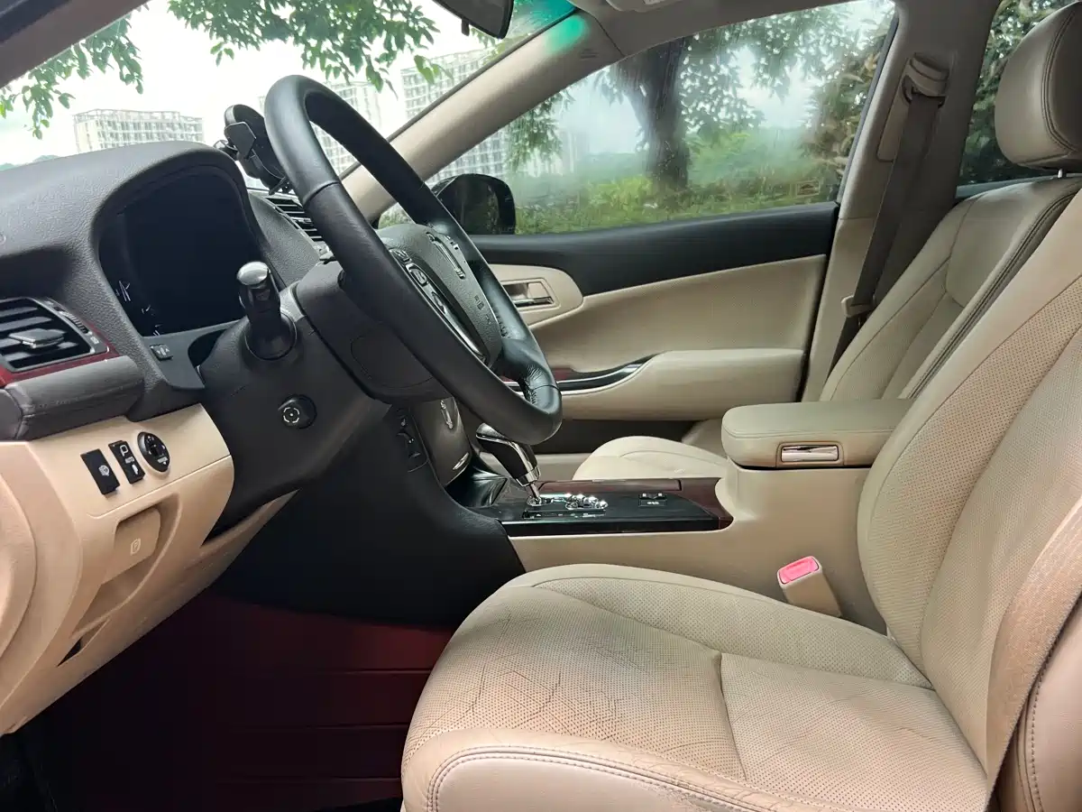 Toyota Crown 2010 3.0L Royal Saloon фото 3