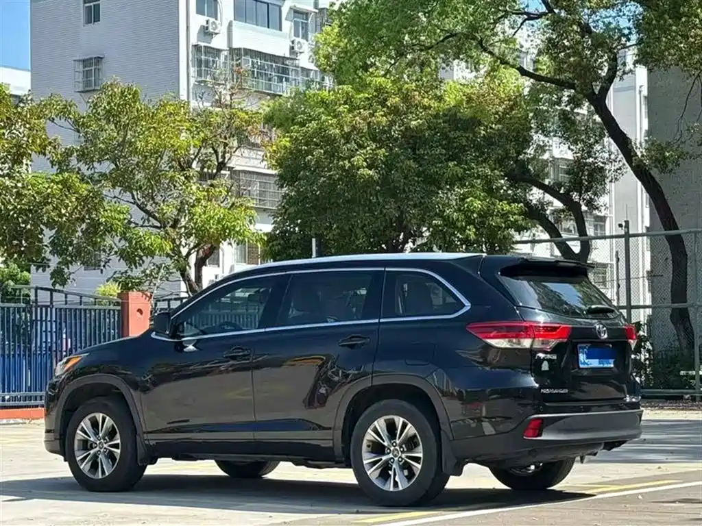 Toyota Highlander 2021 2.0T FWD Luxury 7-Seater фото 9