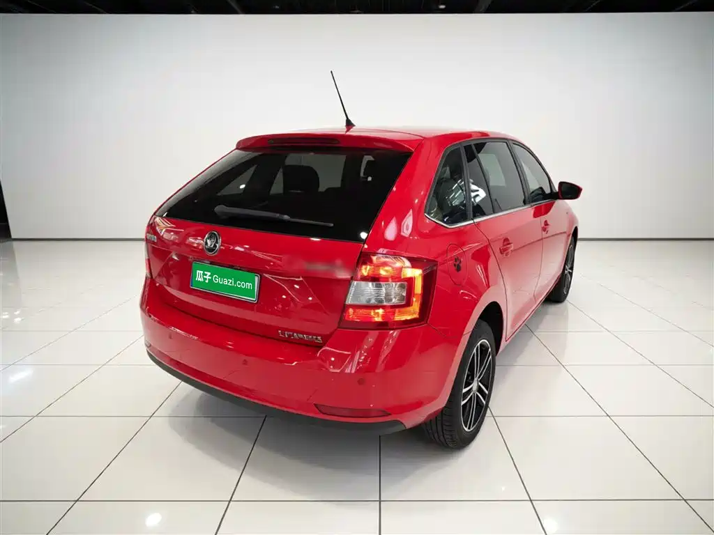 Škoda Skoda Rapid Spaceback 2016 Facelift 1.4L Manual Forward Edition фото 5