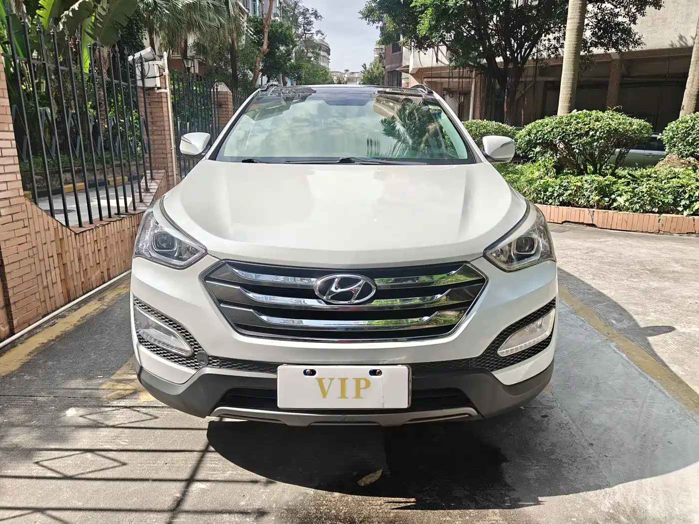 Hyundai Santa Fe 2015 2.4L Automatic 2WD Smart 5-seater фото 2