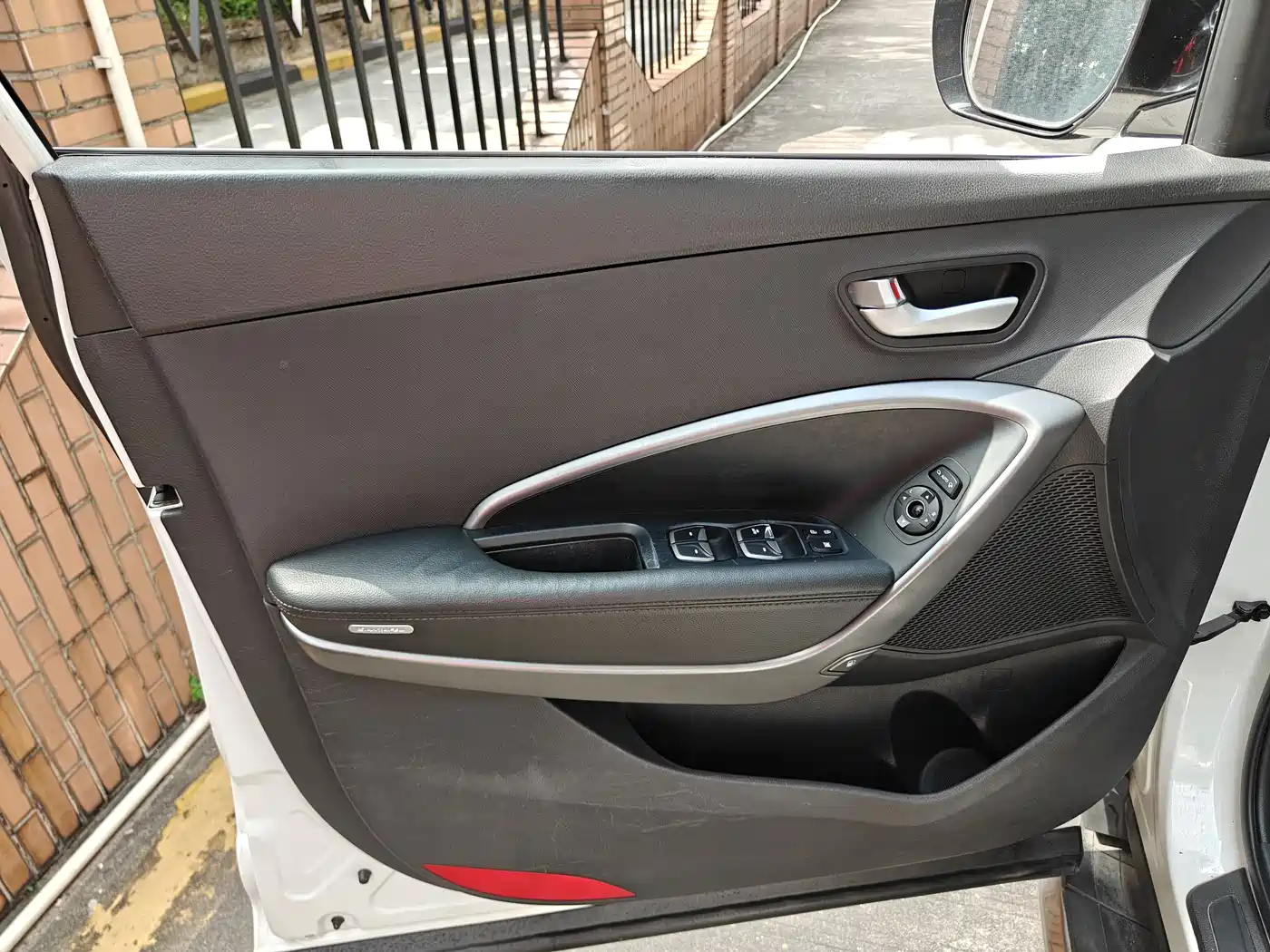 Hyundai Santa Fe 2015 2.4L Automatic 2WD Smart 5-seater фото 27
