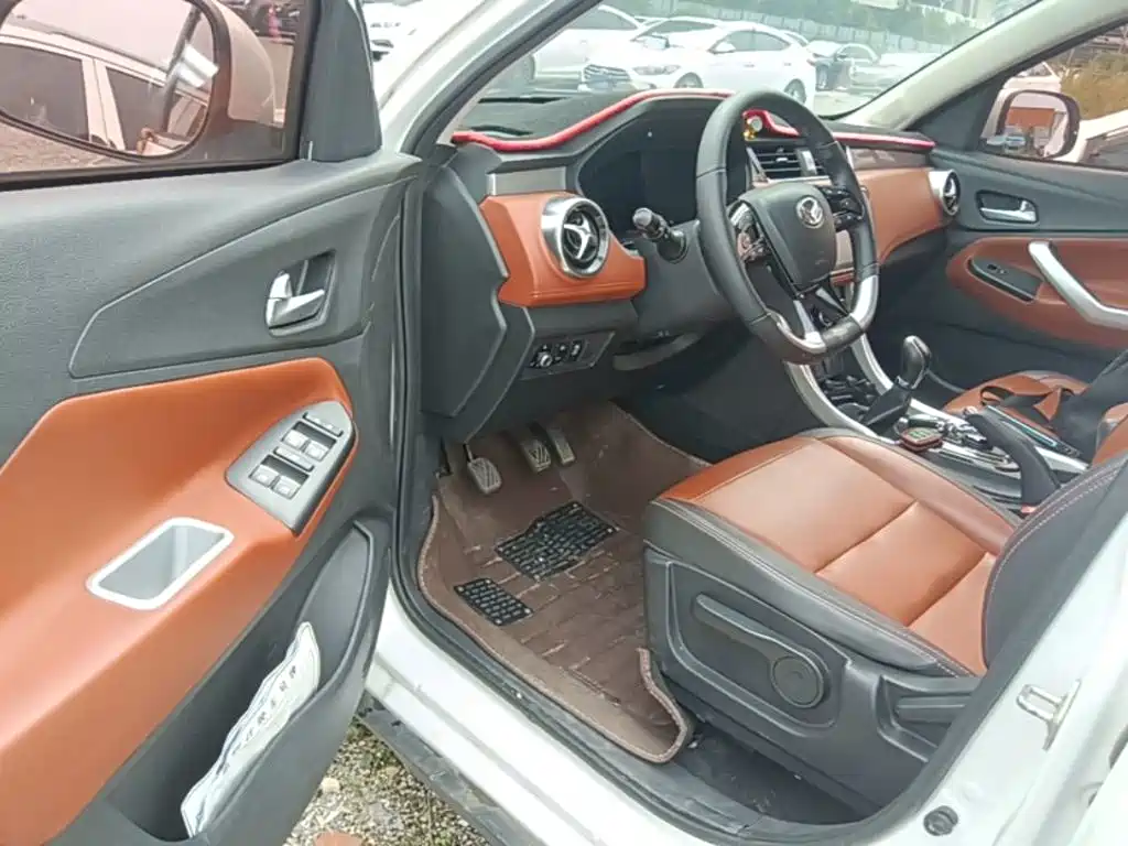 Фото 15 - BAIC Huansu S3