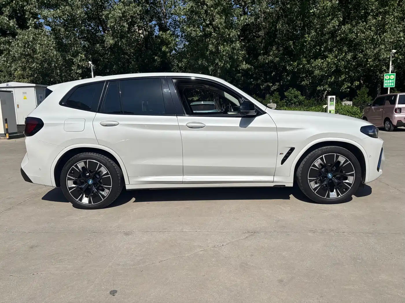 BMW iX3 2022 Innovation Leader фото 8