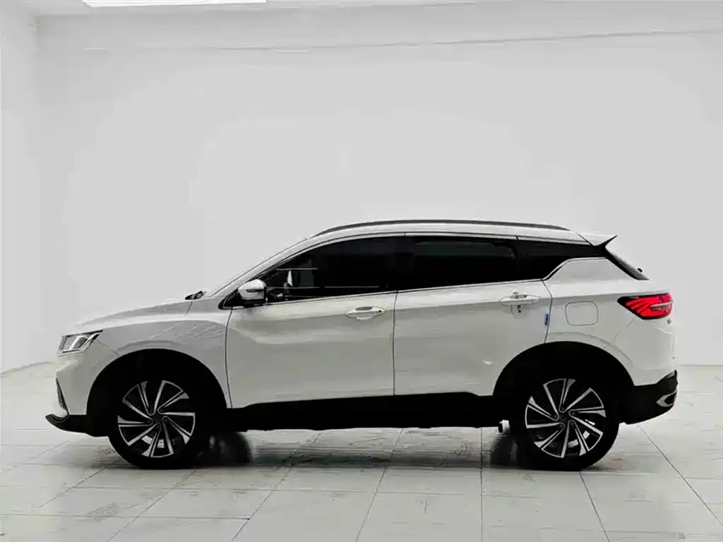 Фото 9 - Geely Coolray