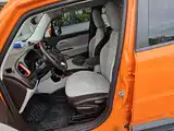 Photo 11 - Jeep Renegade