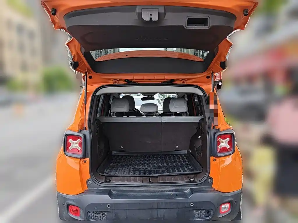 Photo 15 - Jeep Renegade