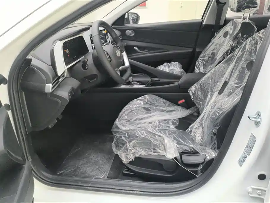 Hyundai Elantra 2023 1.5L CVT GLX Elite Edition фото 9