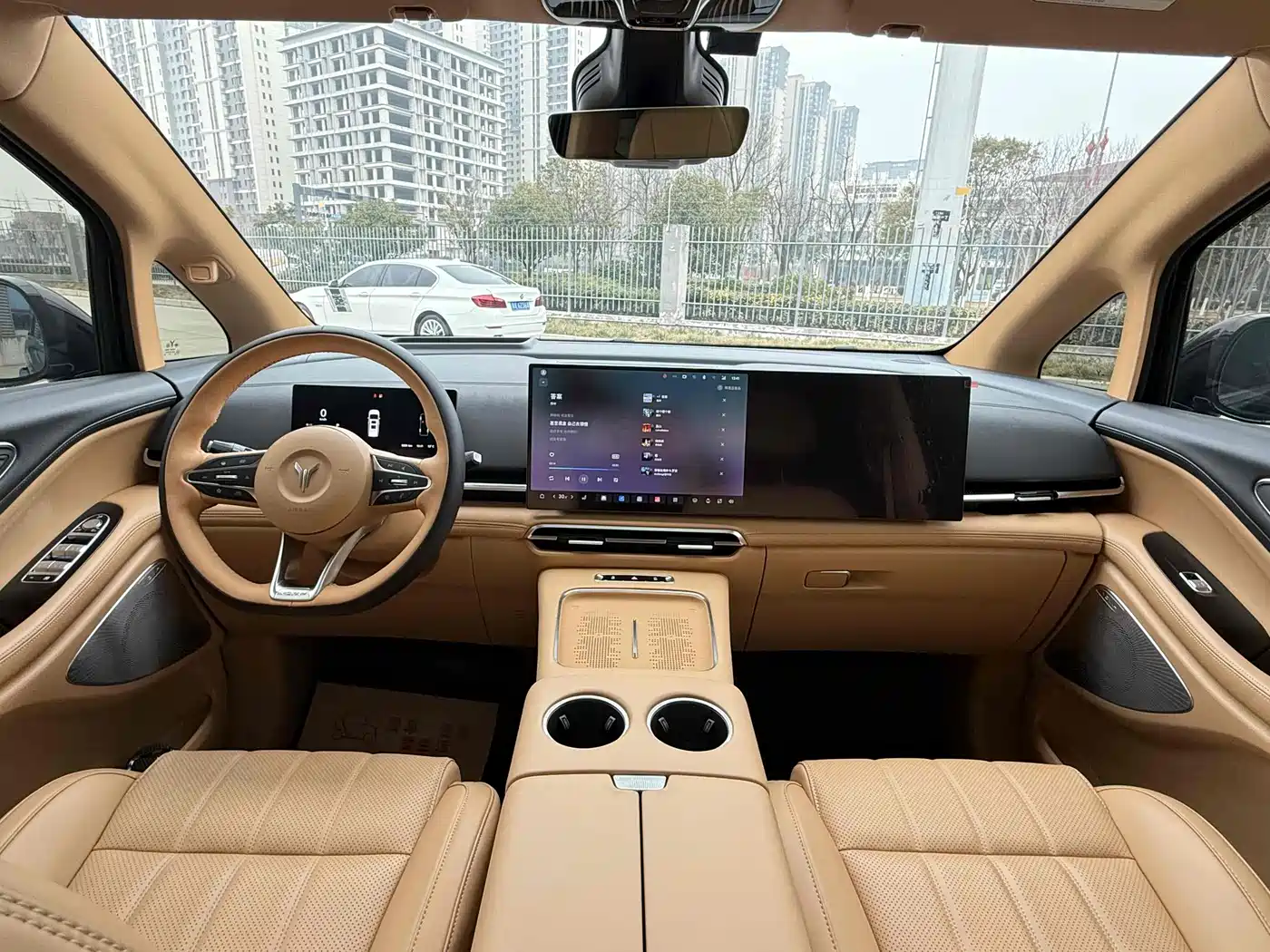 Voyah Auto Voyah Dreamer 2025 PHEV AWD Excellent Kunpeng Edition фото 9