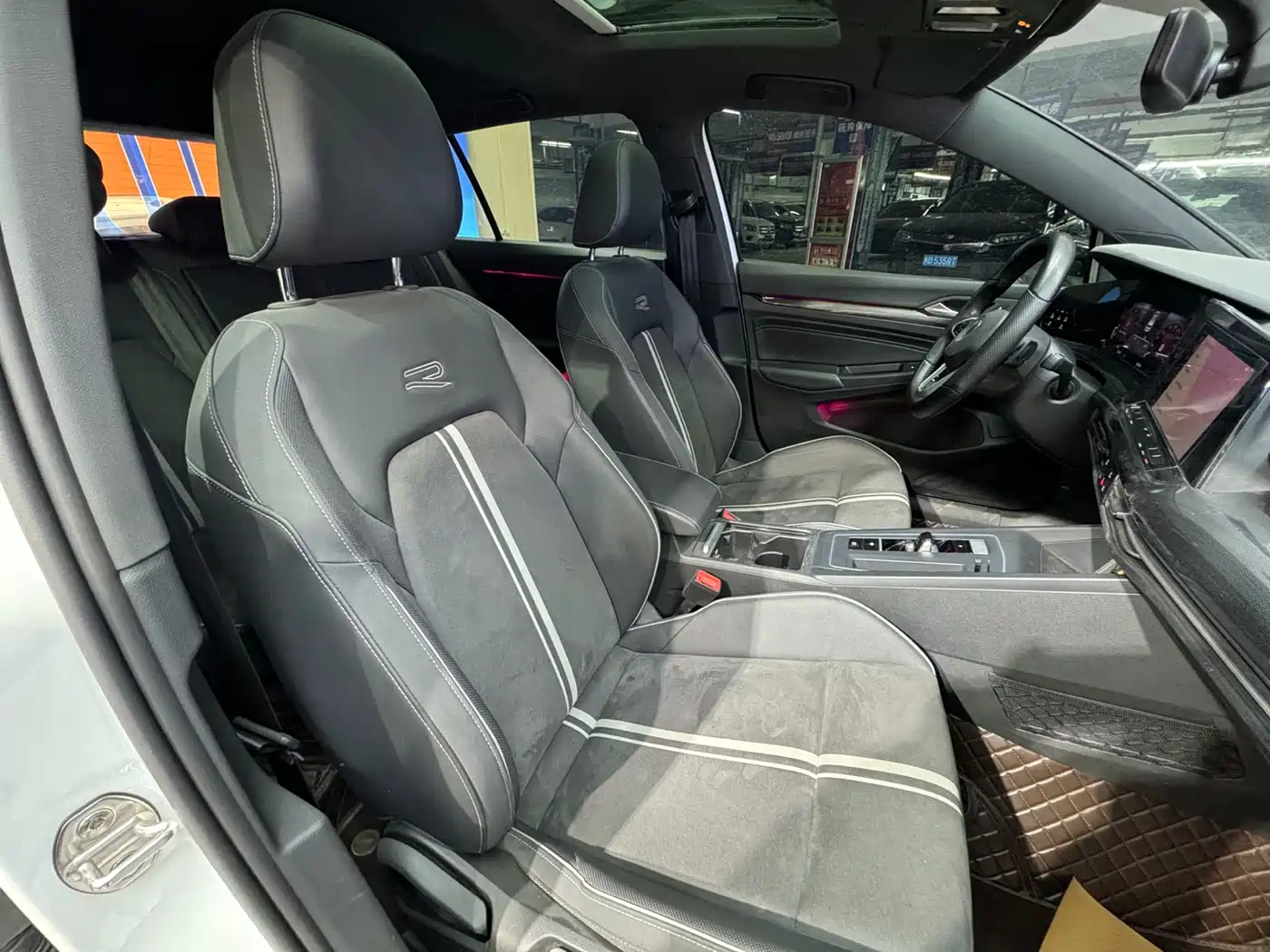 Volkswagen Golf 2021 280TSI DSG R-Line фото 18